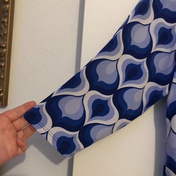 Susan Graver tunic, 1X, blue and white geometric print, longer on right side. - Picture 6 of 8
